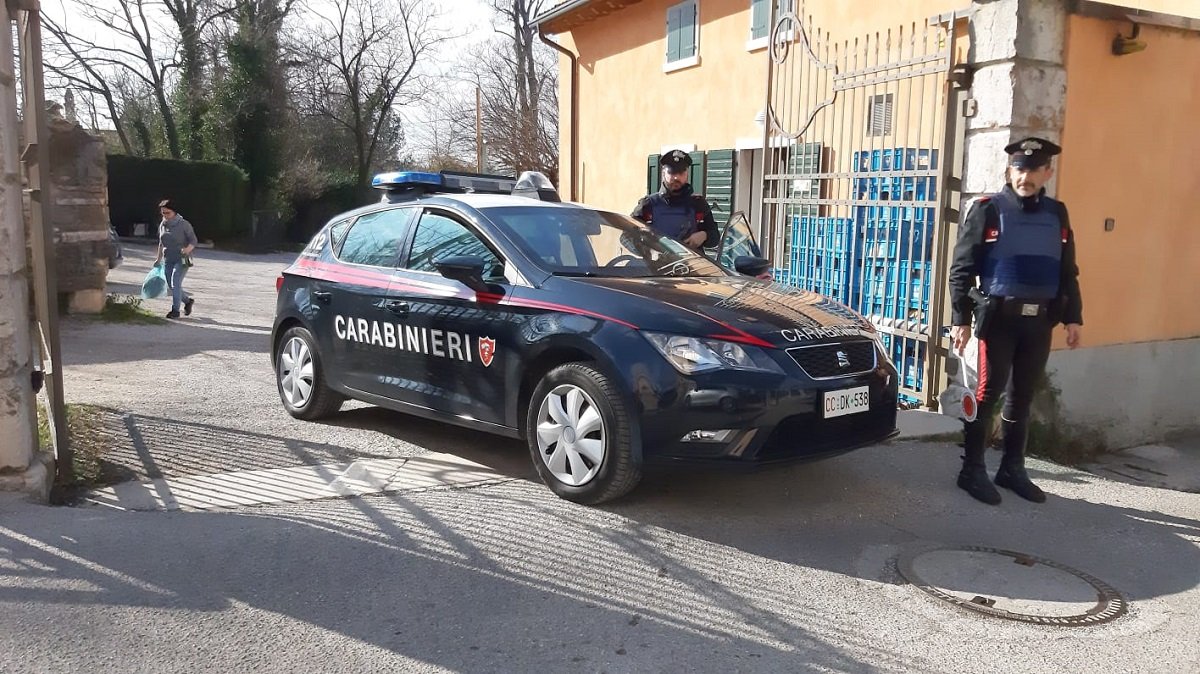 furto nelle auto rivoli veronese carabinieri