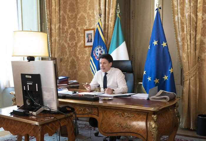 Coronavirus giuseppe conte presidente mes