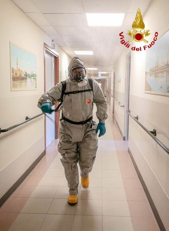 Vigili del fuoco - sanificazione Casa Serena Verona - Covid-19 coronavirus