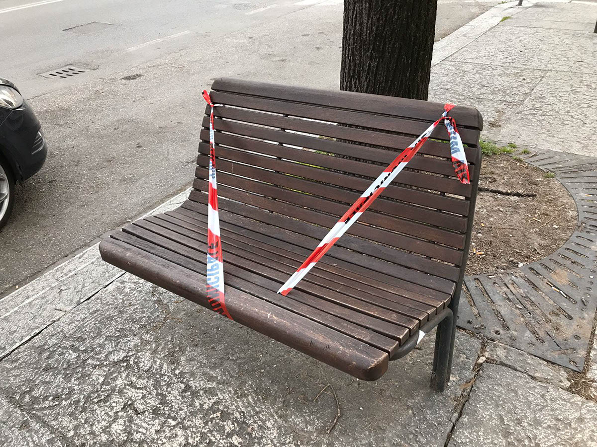 panchina vietato sedersi - ordinanza coronavirus - San Michele Extra Verona avvocato di strada