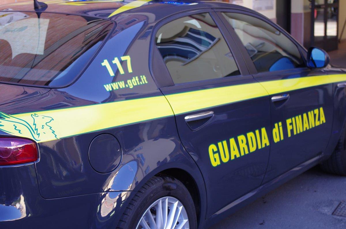 Guardia di finanza droga arrestati parrucchieri arresti antimafia verona frode fiscale sequestro hashish Verona prodotti non a norma rock the castle