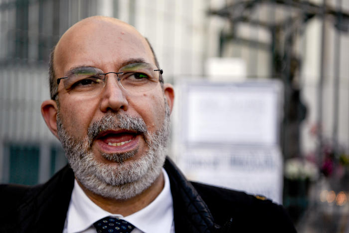 Movimento 5 Stelle Vito Crimi sanatoria migranti