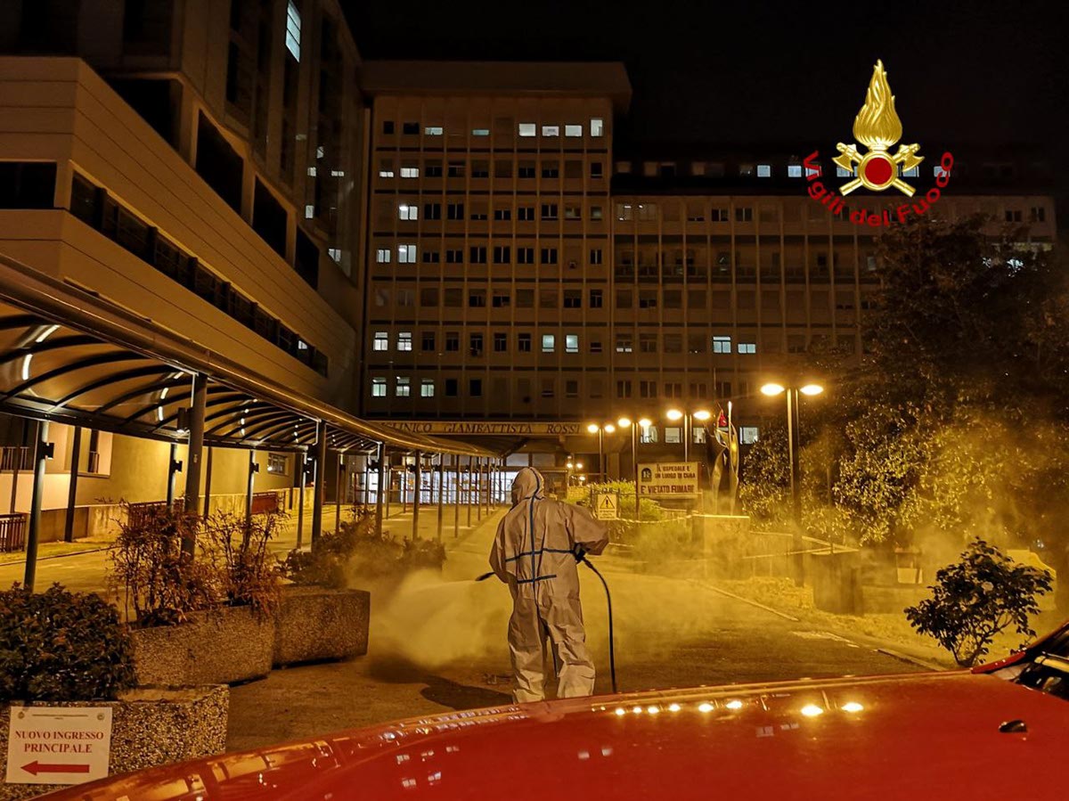 Sanificazione-vigili-del-fuoco-ospedale-Borgo-Roma