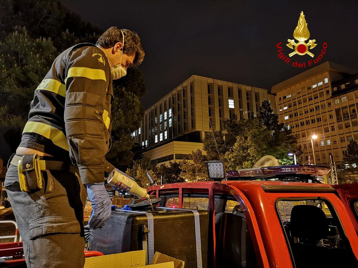 Sanificazione-vigili-del-fuoco-ospedale-Borgo-Roma