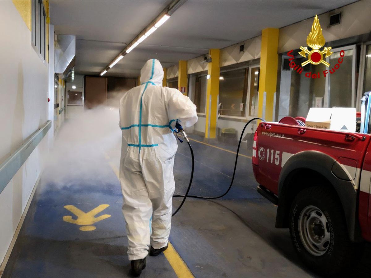 Sanificazione-vigili-del-fuoco-ospedale-Borgo-Roma
