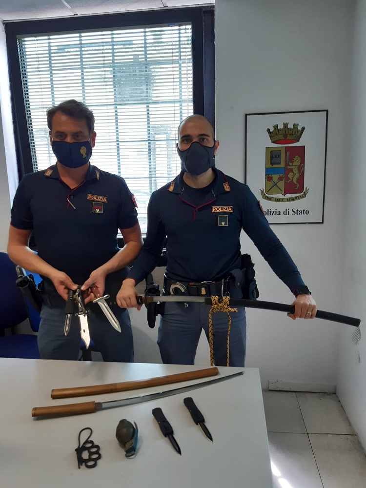 armi illegali katane pugnali granata - polizia