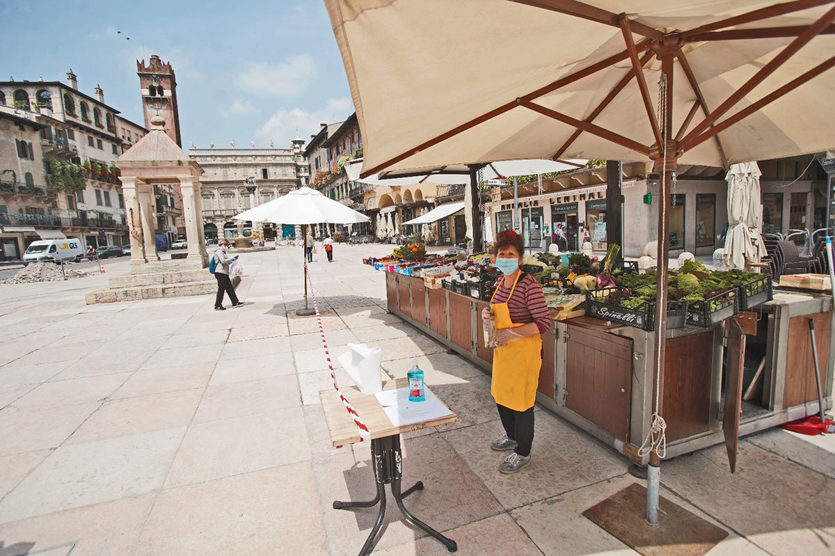 banco frutta e verdura piazza erbe verona
