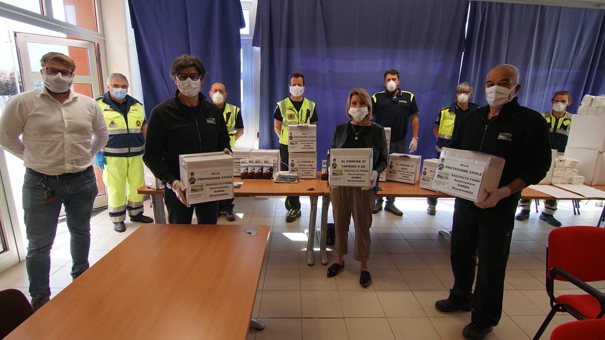 consegna mascherine a protezione civile da Garba Mountainbike