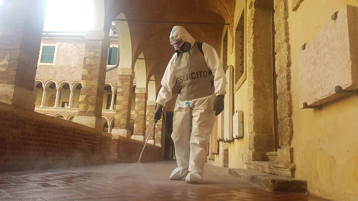 esercito italiano igienizza duomo di verona 