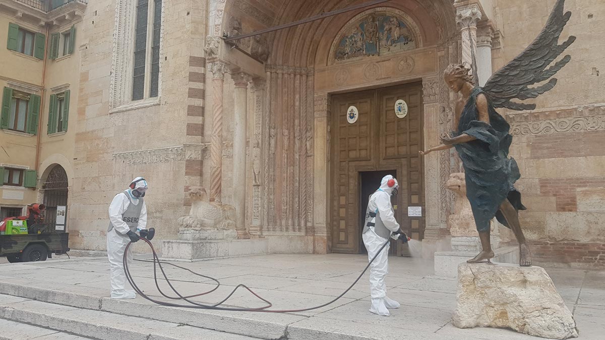 esercito italiano igienizza duomo di verona