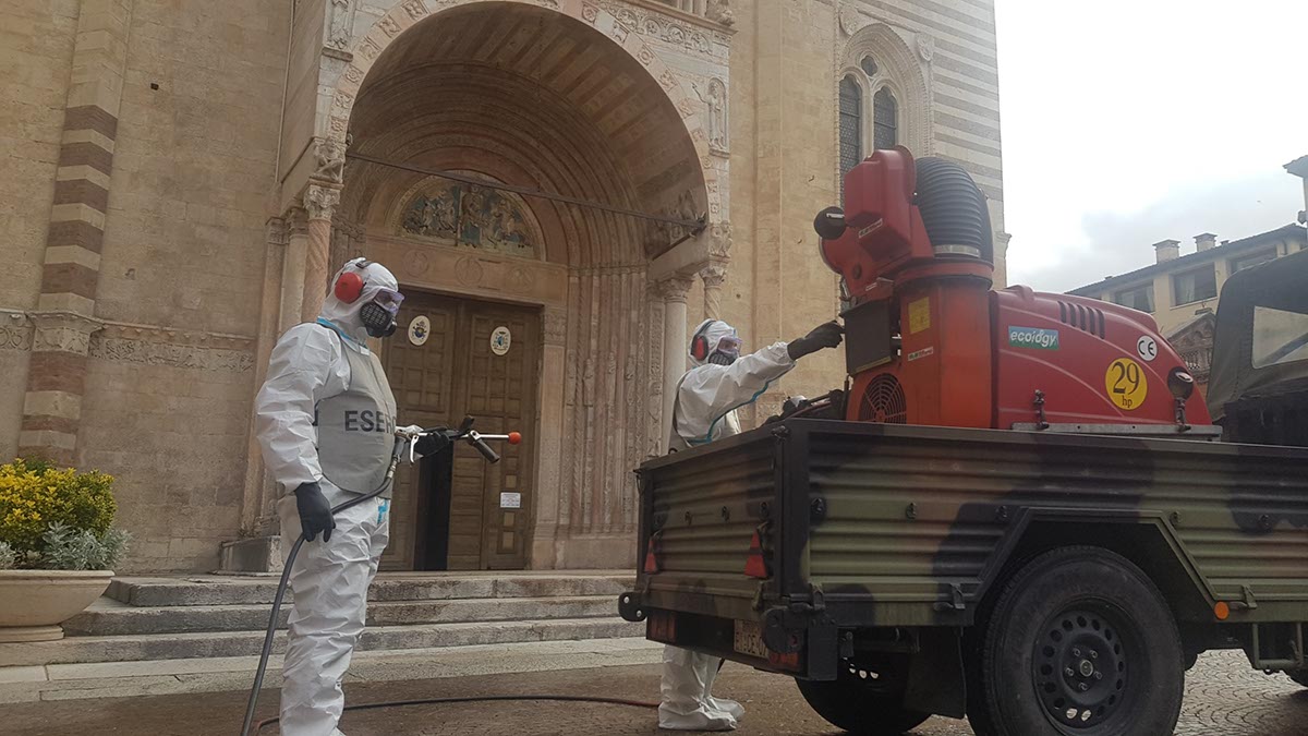 esercito italiano igienizza duomo di verona 