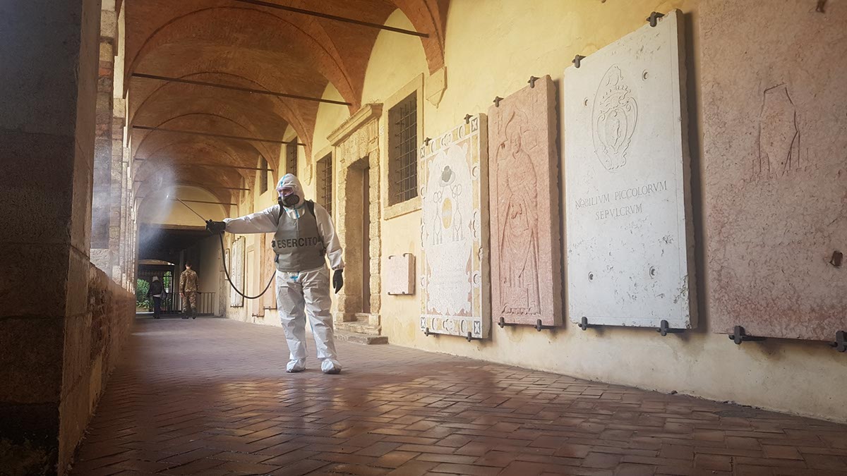 esercito italiano igienizza duomo di verona 