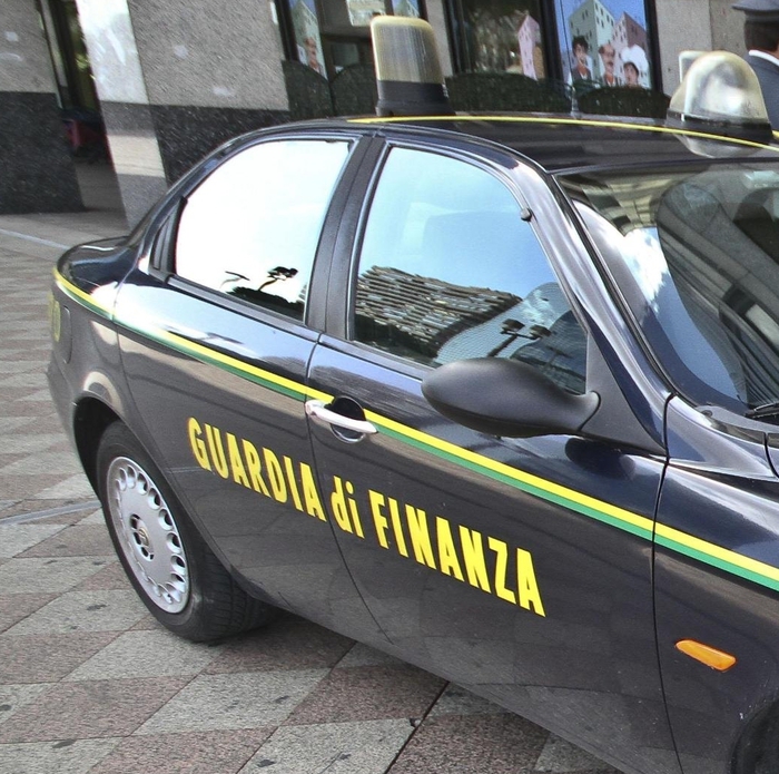 guardia di finanza evasione settore petrolifero verona sequestro 75mila euro arresti frode fiscale chiuso night club
