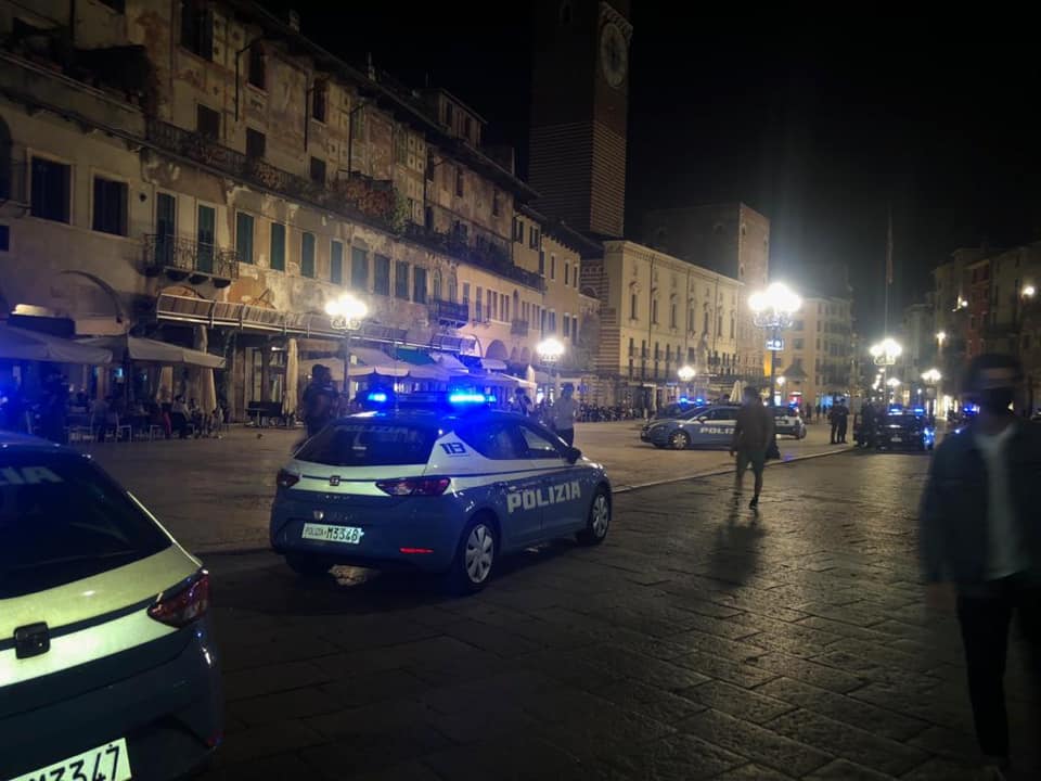 polato foto piazza erbe polizia