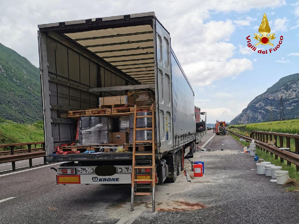 tamponamento mezzi pesanti Autostrada A22 - Vigili del fuoco