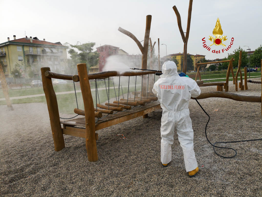 vigili del fuoco - sanificazione parchi gioco verona