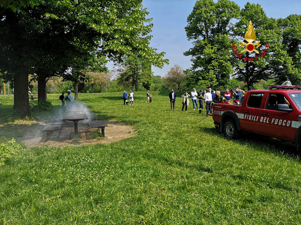 vigili del fuoco - sanificazione parchi gioco verona