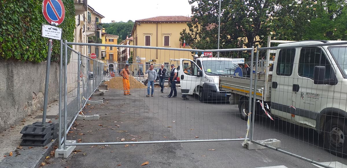 asfalto sfondato piazza isolo