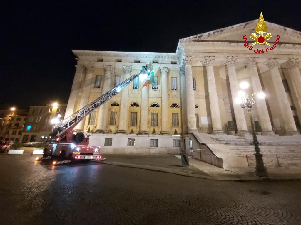 danni nubifragio vigili del fuoco palazzo barbieri