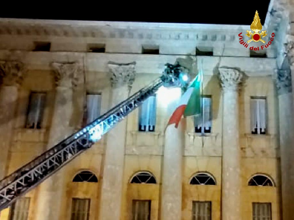 danni nubifragio vigili del fuoco palazzo barbieri