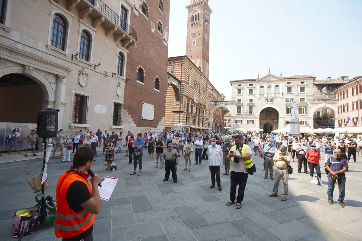 Sentinelle in piedi a Verona contro la proposta di legge Zan-Scalfarotto
