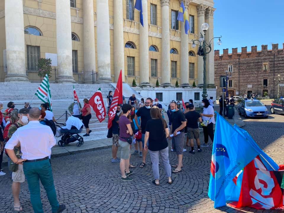 sindacati in piazza bra lavoratori dello spettacolo