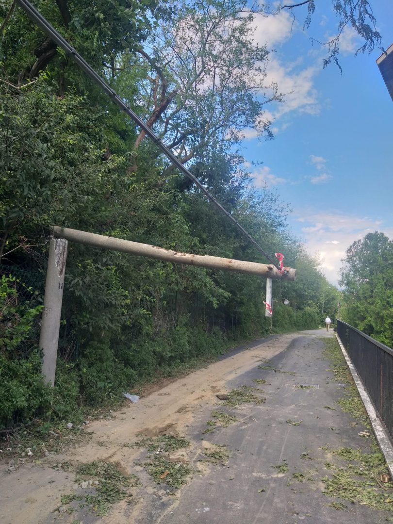 agsm lighting danni nubifragio illuminazione pubblica pali palo caduto