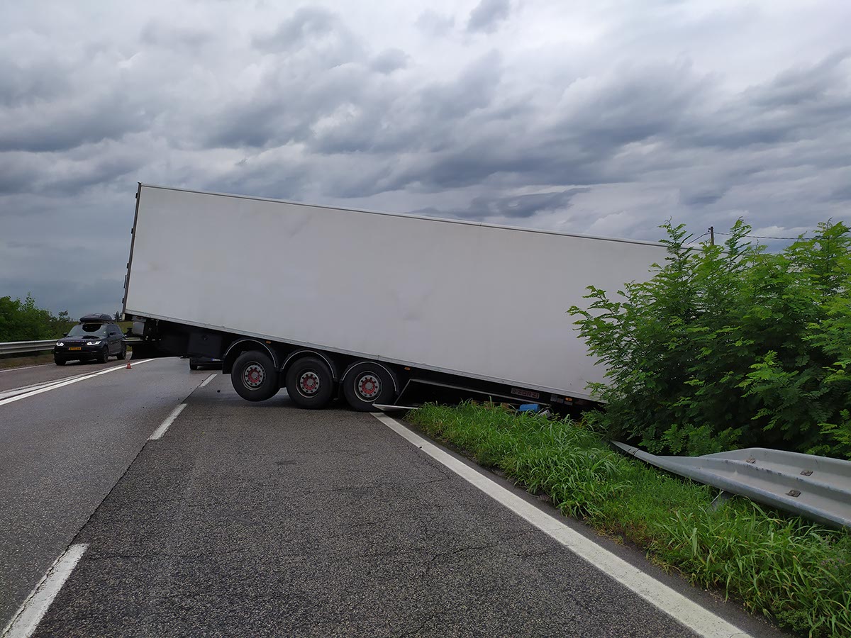 camion uscito tangenziale