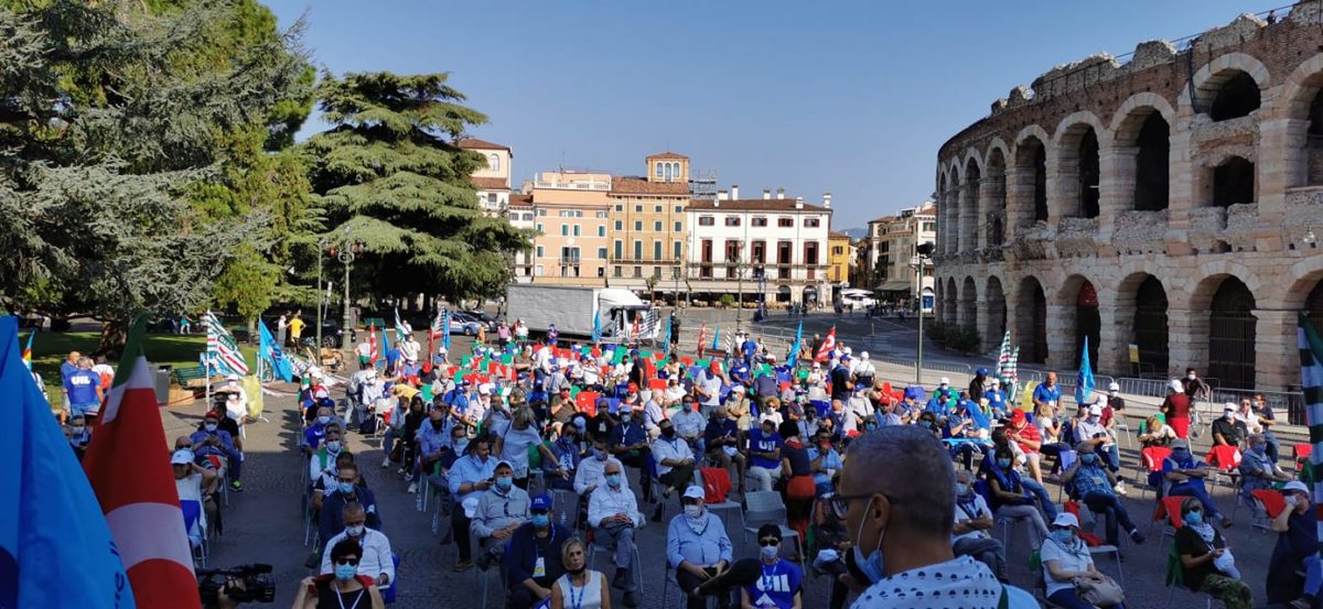 Sindacati in piazza bra