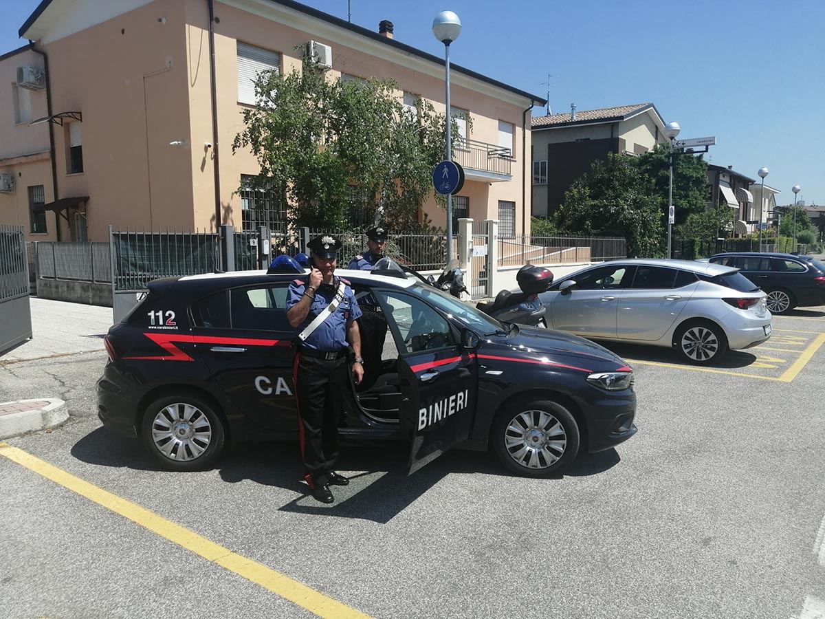 carabinieri bussolengo picchiava la moglie