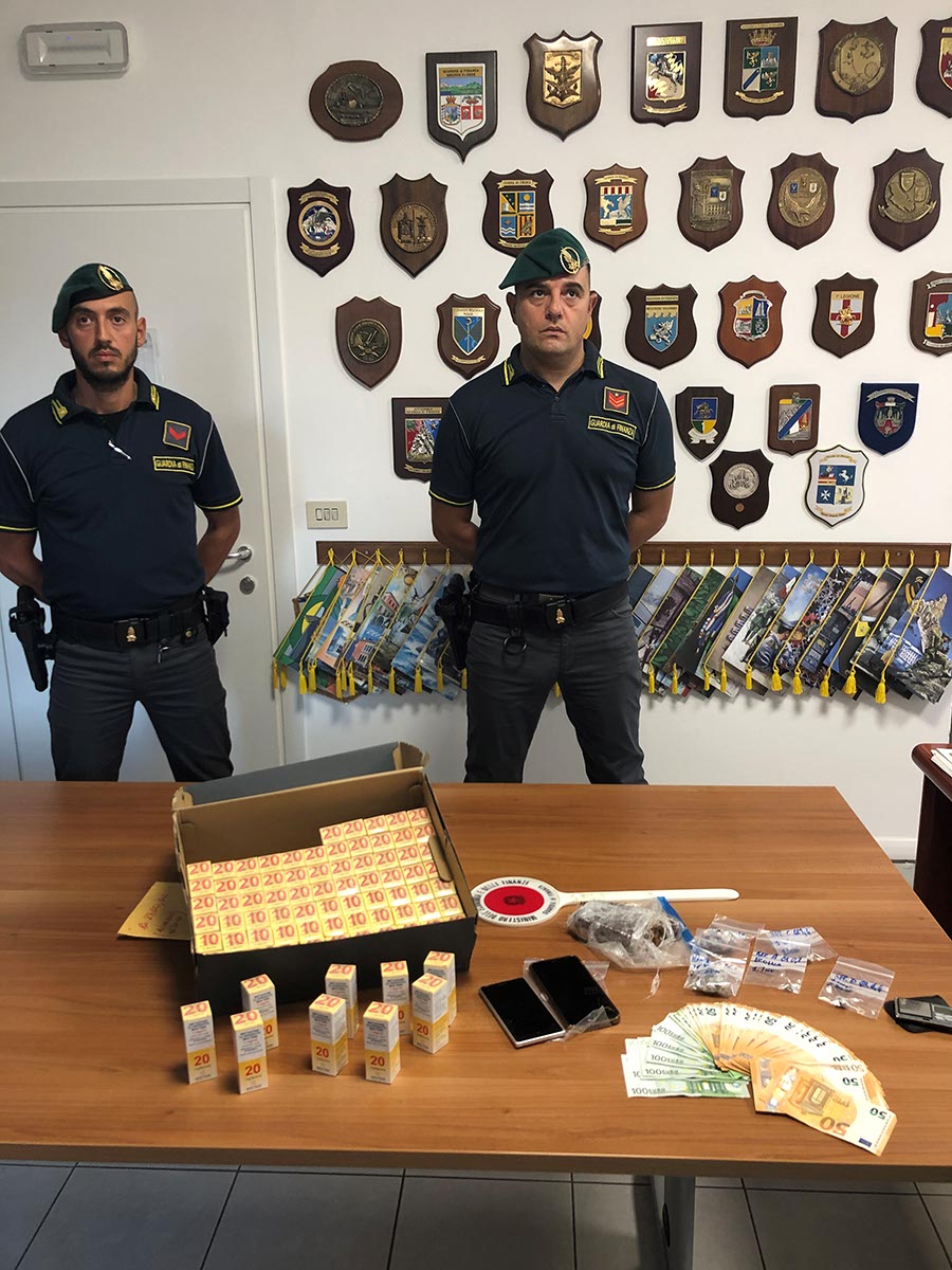 guardia di finanza - droga spacciatore