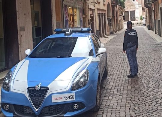 12.10.2020 - Volanti - Esecuzione mandato di arresto europeo per tratta di esseri umani - foto