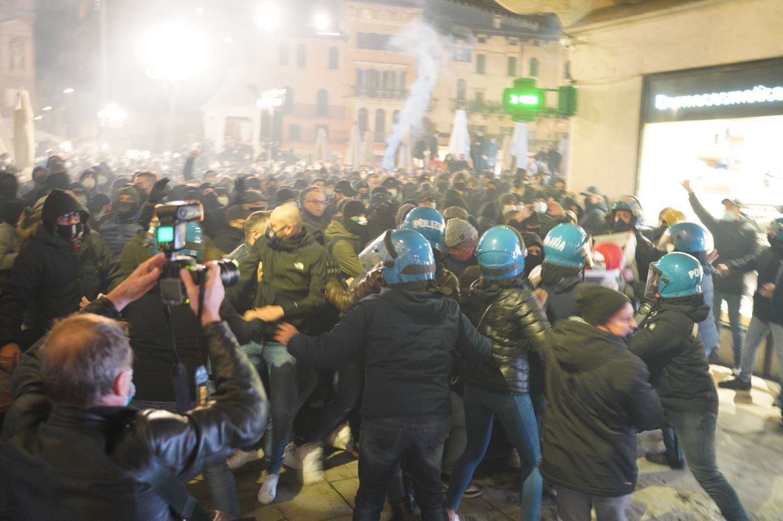 scontri in piazza erbe