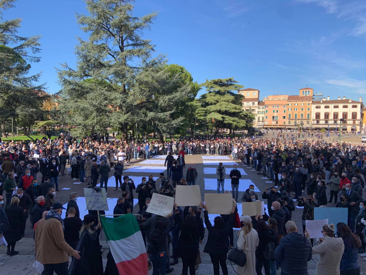Manifestazione-Fipe-Confcommercio-piazza-Bra