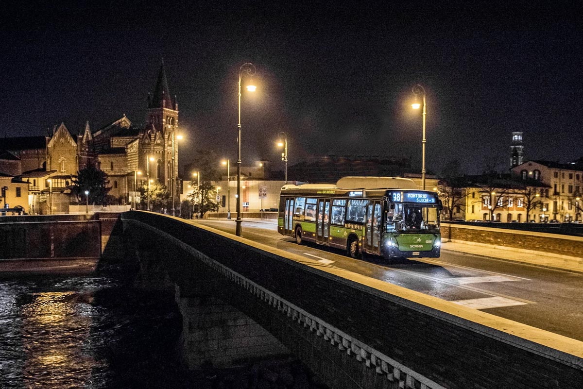 Autobus bus serali Atv Verona notte