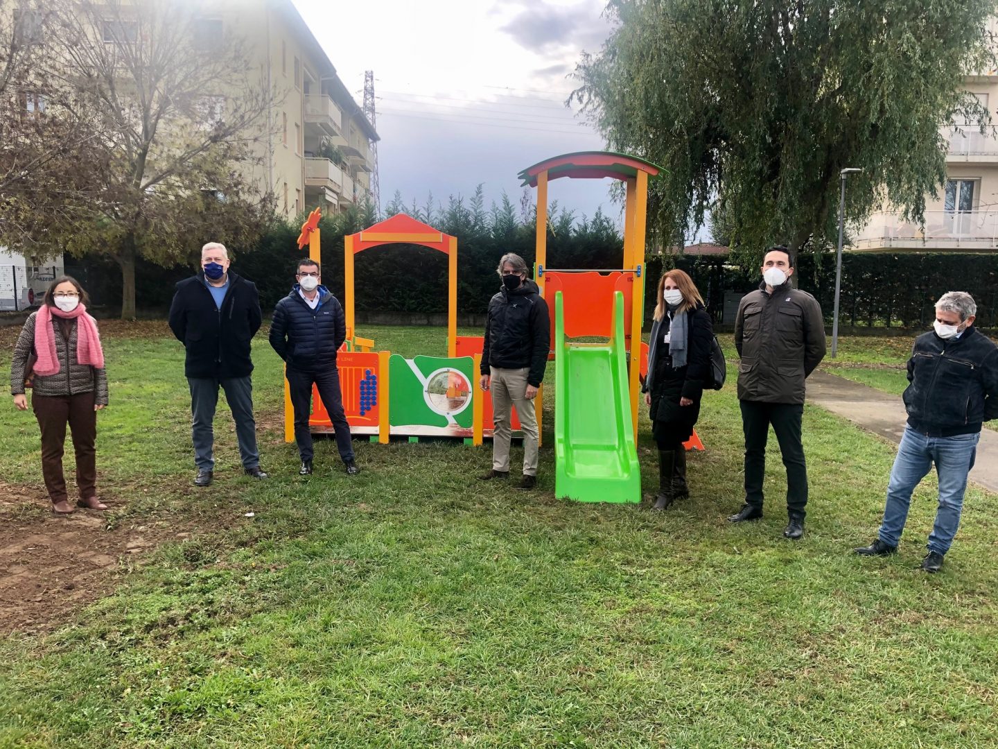 cadidavid parco diritti dei bambini pampers nuova vita pannolini usati sboarina nuovi giochi altalene scivolo parcogiochi