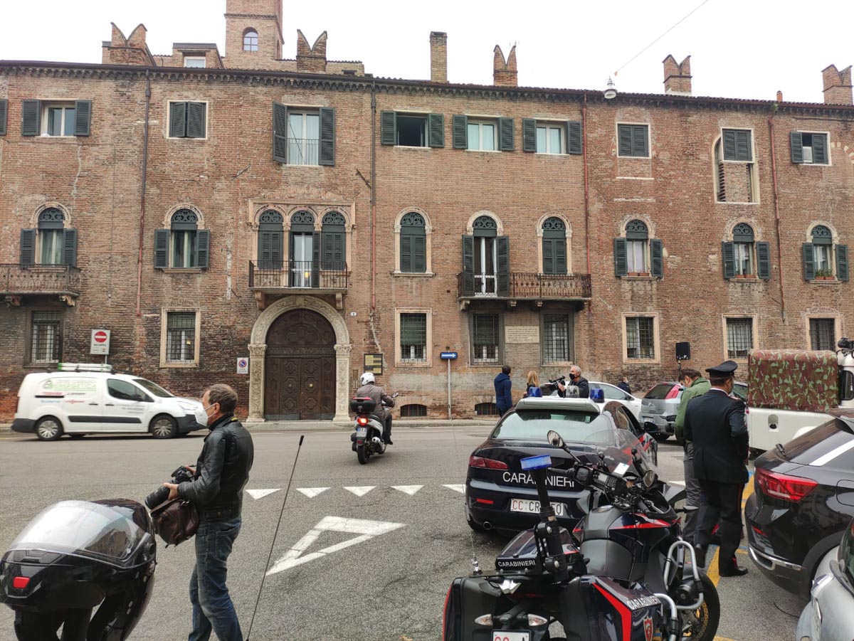 barricato in casa - Carabinieri