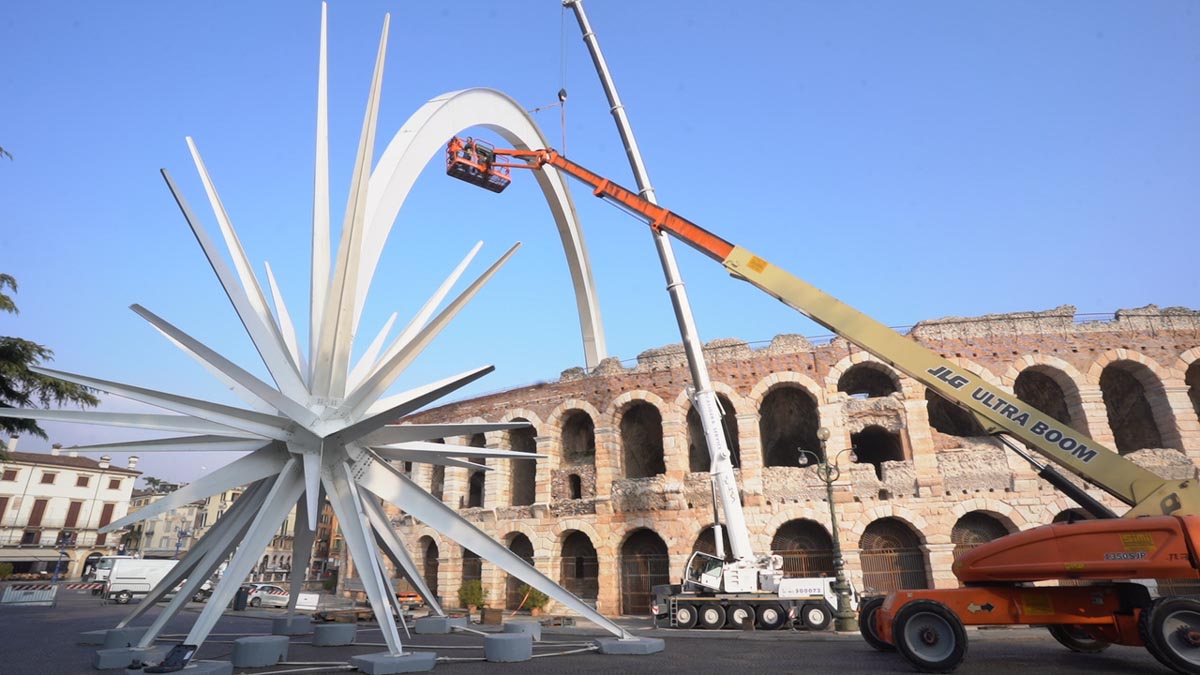 montaggio Stella piazza Bra Arena