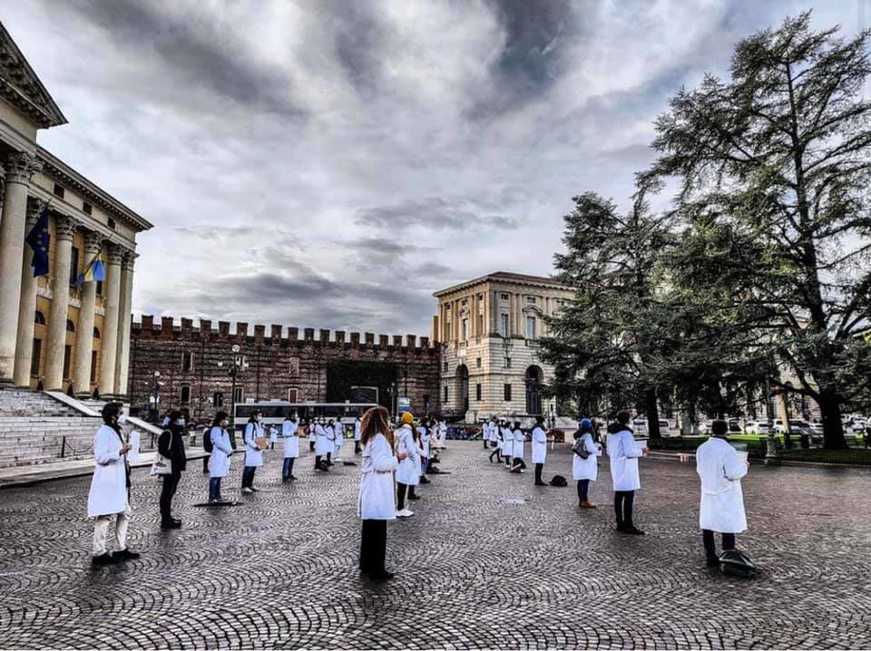 Protesta specializzandi - piazza Bra Verona