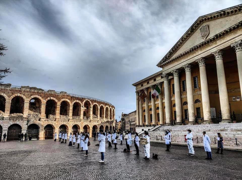 Protesta specializzandi - piazza Bra Verona