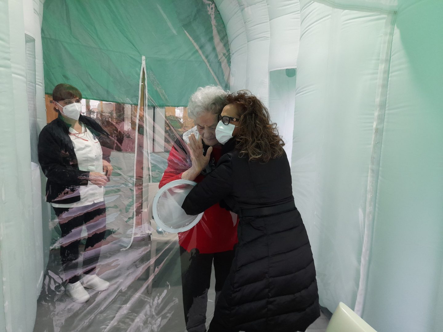 tunnel degli abbracci pia opera ciccarelli