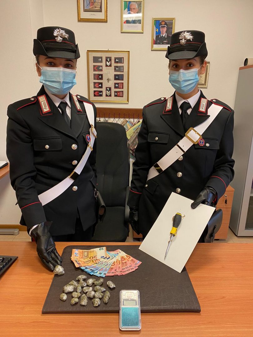 aggressione cacciavite