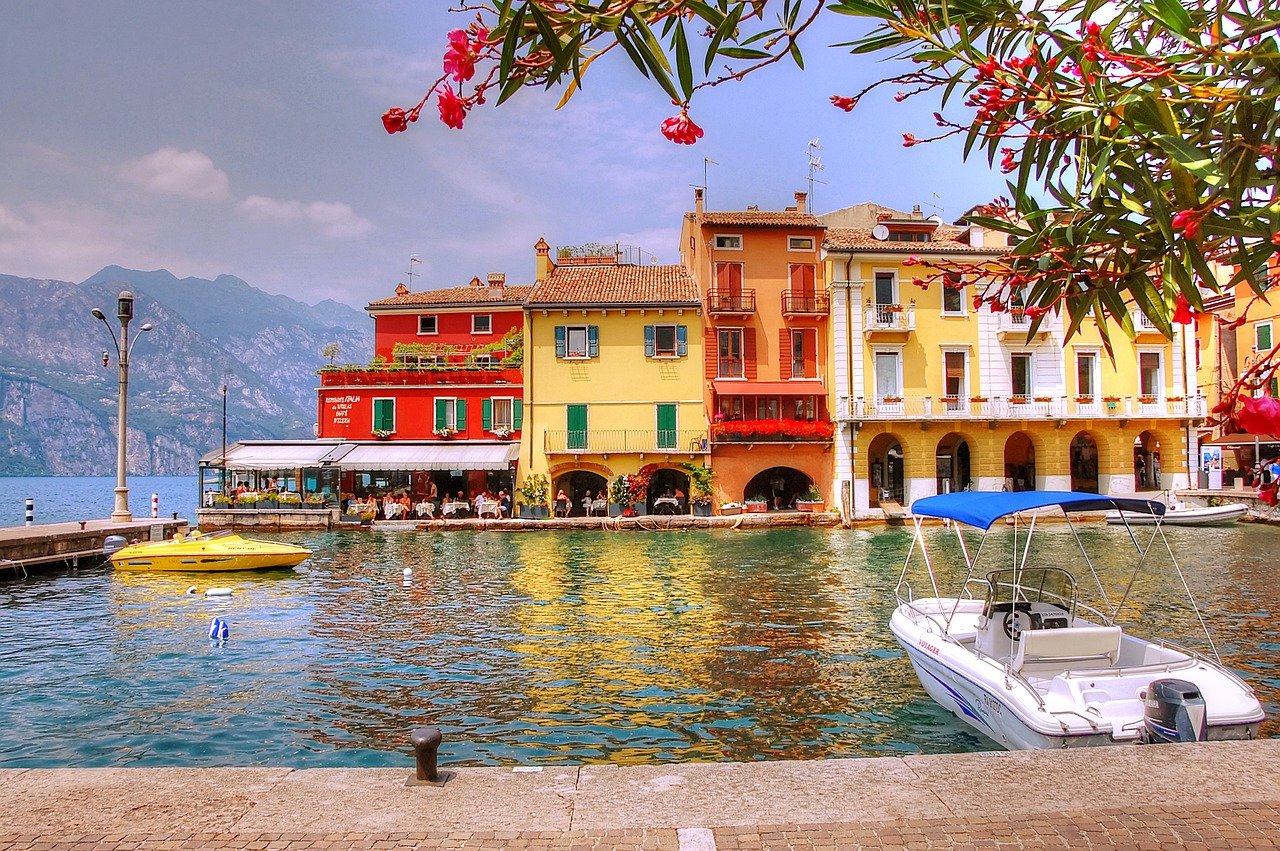 pixabay garda malcesine lago di garda barche case colorate