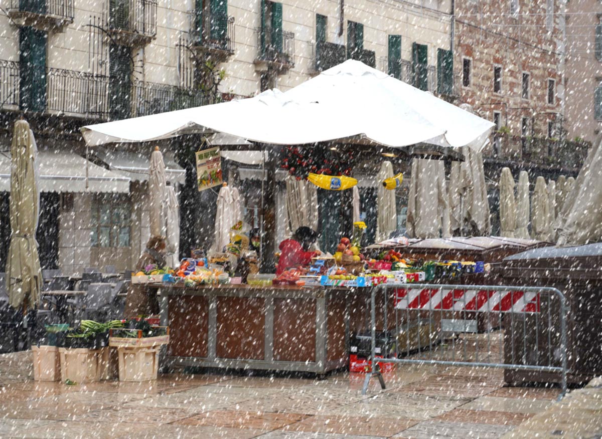 neve a Verona piazza Erbe by Angelo