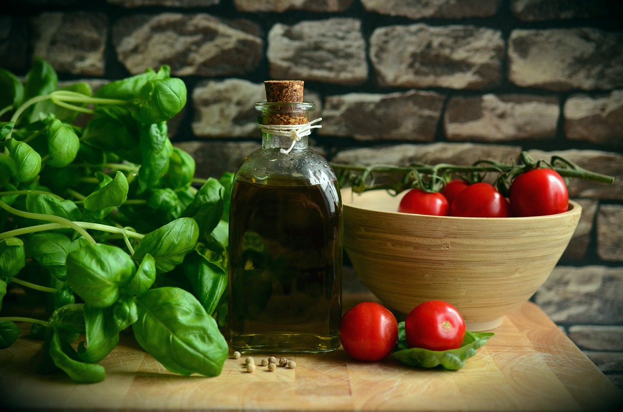 pixabay olio oliva made in italy cibo pomodoro basilico km0 spesa sostenibile