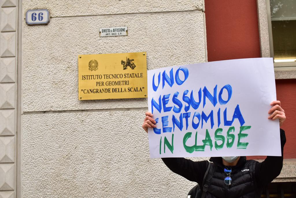 studenti e genitori contro la didattica a distanza - scuola - scuole di Verona