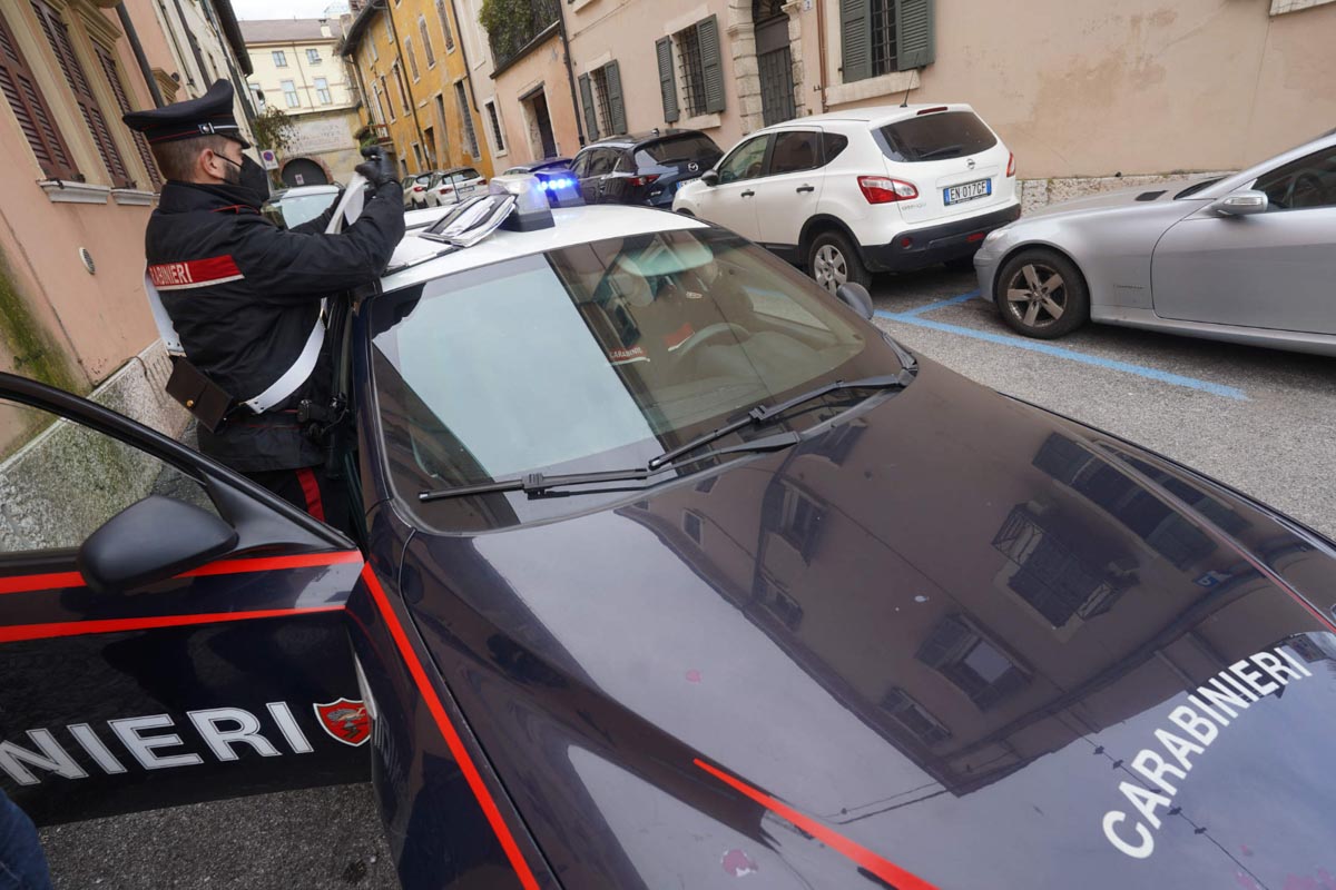 Carabinieri-aggressione vicolo cieco Galline Verona