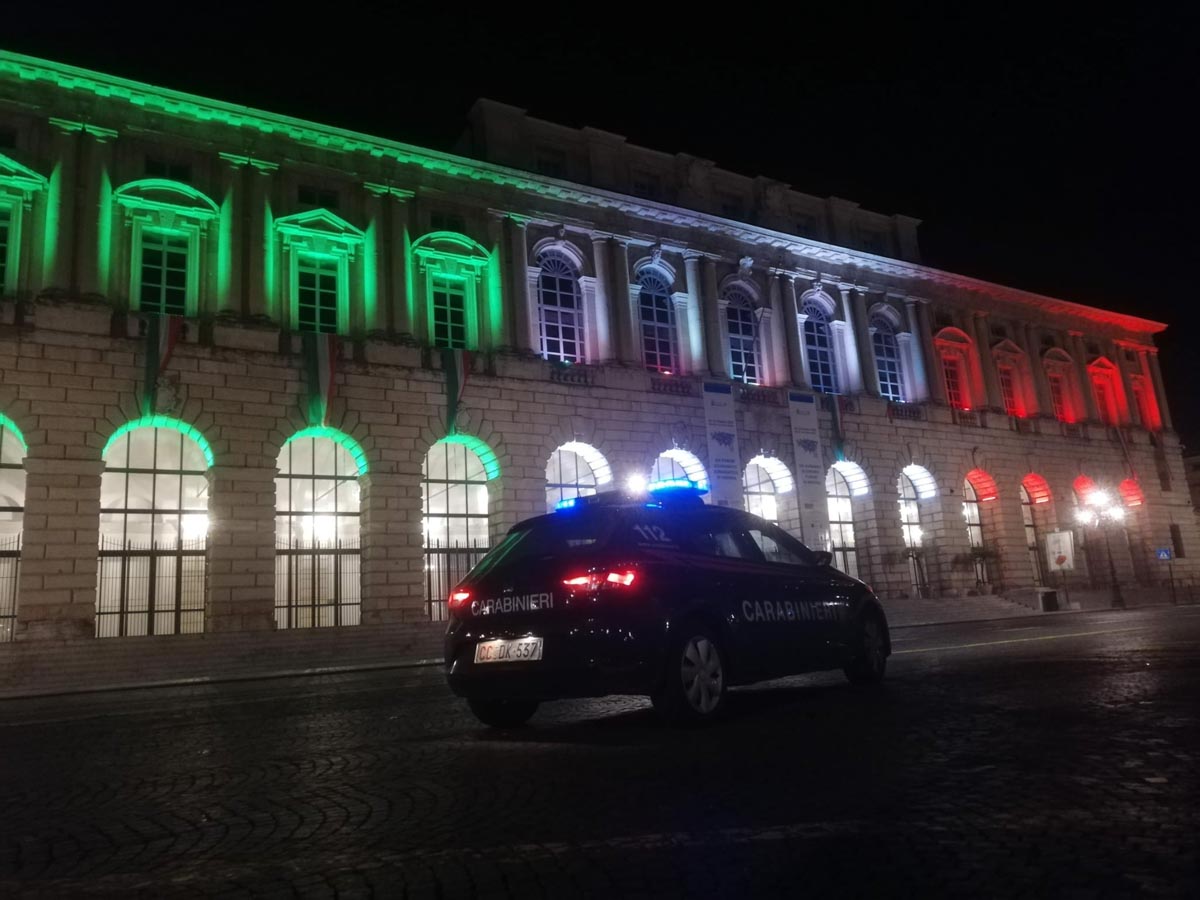 Carabinieri-piazza Bra-Gran Guardia-Controllo Covid autocertificazione verona