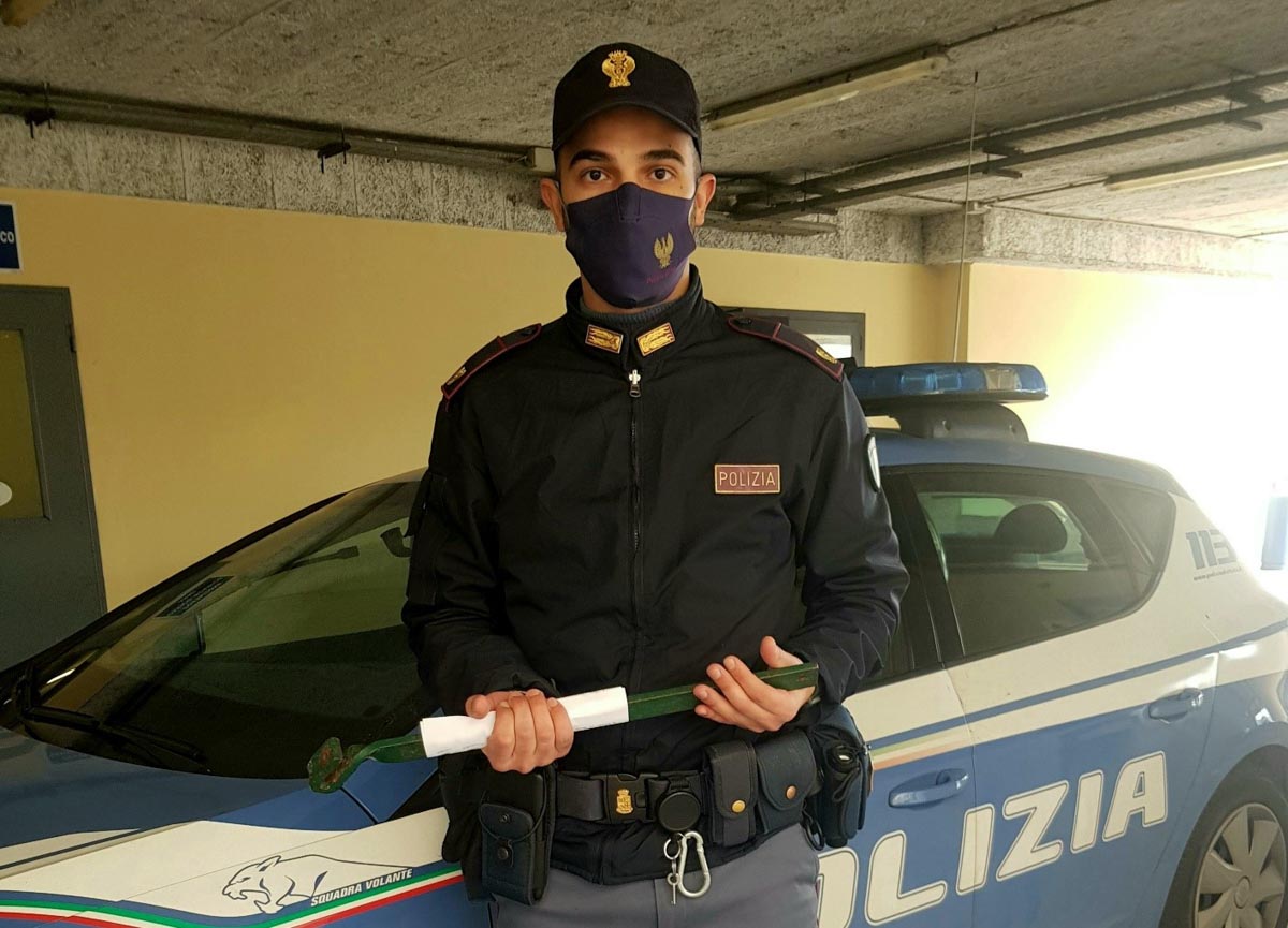 Porto di armi od oggetti atti ad offendere - Denuncia Polizia di Stato