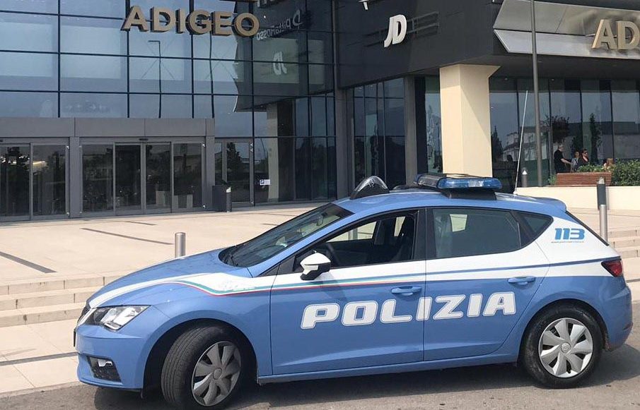 La Polizia di Stato interviene per un tentato furto all'Adigeo